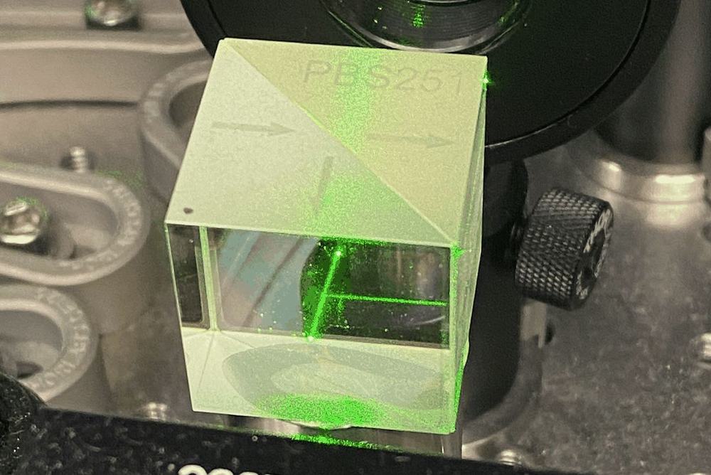 Optical bench with interferometer components